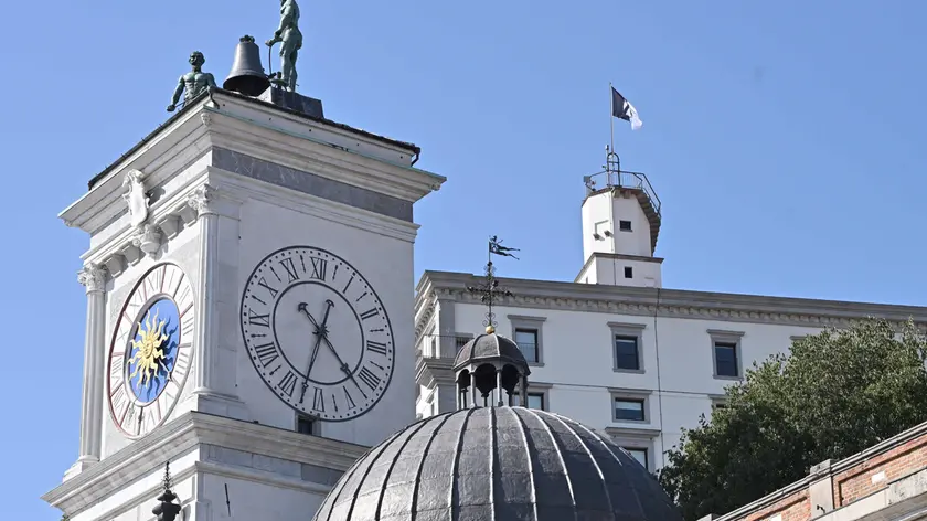 https://images.messaggeroveneto.it/view/acePublic/alias/contentid/1t46g0um7a87zmfqbb5/0/piazzalibertconoroogioemori3.webp?f=16%3A9&amp;w=840