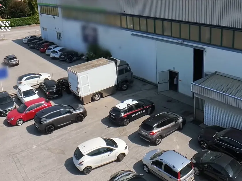 I veicoli sequestrati dai carabinieri in via Baldasseria Bassa