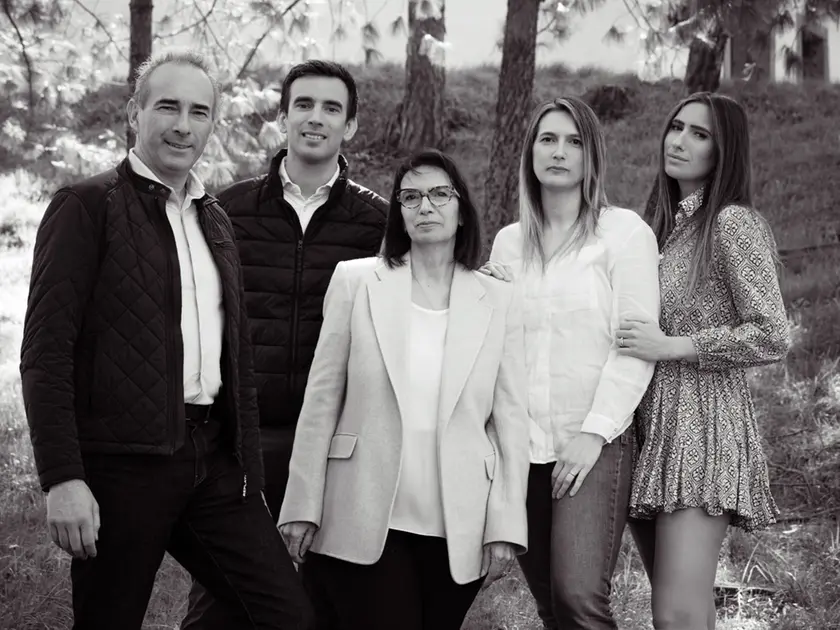 Fulvio, titolare di Monviert, la moglie Dania e i loro tre figli, Chiara, Stefania e Alessio
