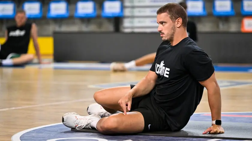 Daniele Missarelli, preparatore atletico dell’Apu, al lavoro al Carnera