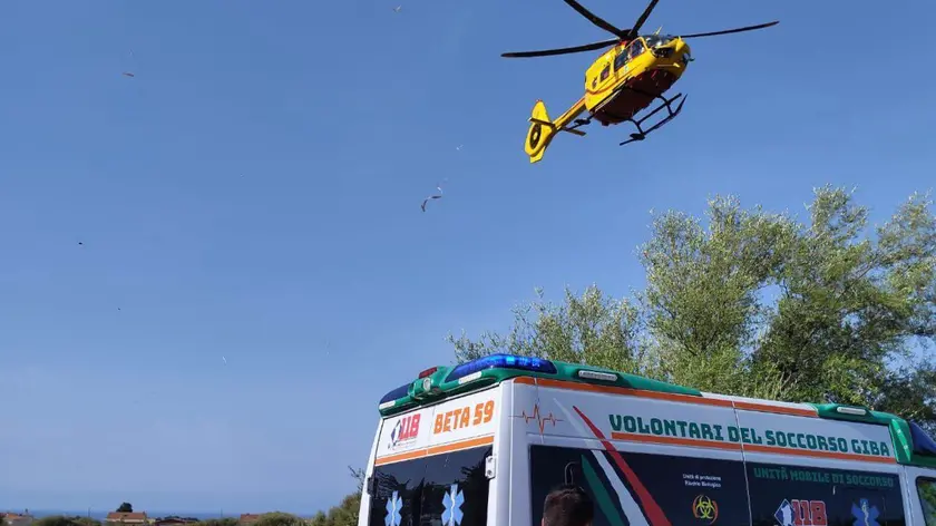 https://images.messaggeroveneto.it/view/acePublic/alias/contentid/1tdaxm0sjgthewg8bxc/0/copia-di-sanita-areus-ambulanza-elisoccorso.webp?f=16%3A9&amp;w=840