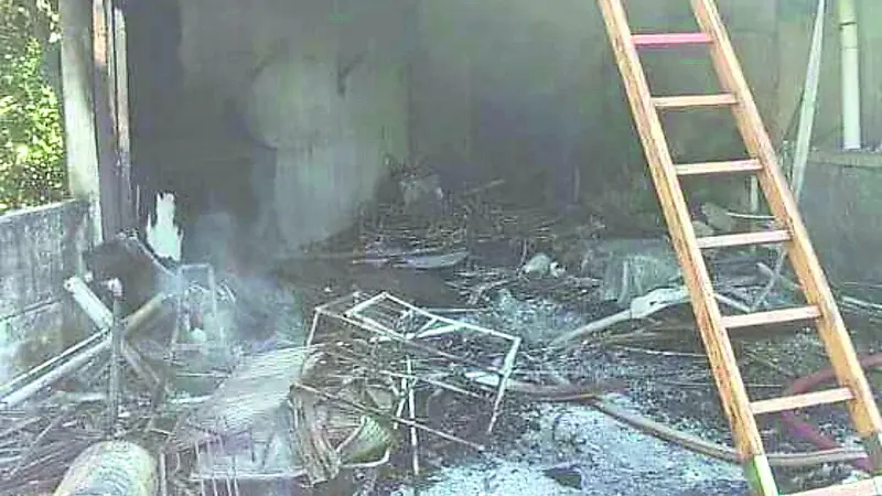 https://images.messaggeroveneto.it/view/acePublic/alias/contentid/1tdiqc8ua0djxwiwn7z/0/foto-incendio-jpg.webp?f=16%3A9&amp;w=840
