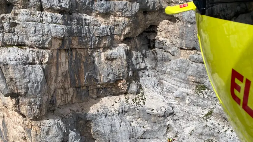 Il recupero sull'elicottero sullo Jof di Montasio