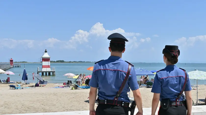 Controlli dei Carabinieri a Lignano e Latisana: denunce, droga e patenti ritirate