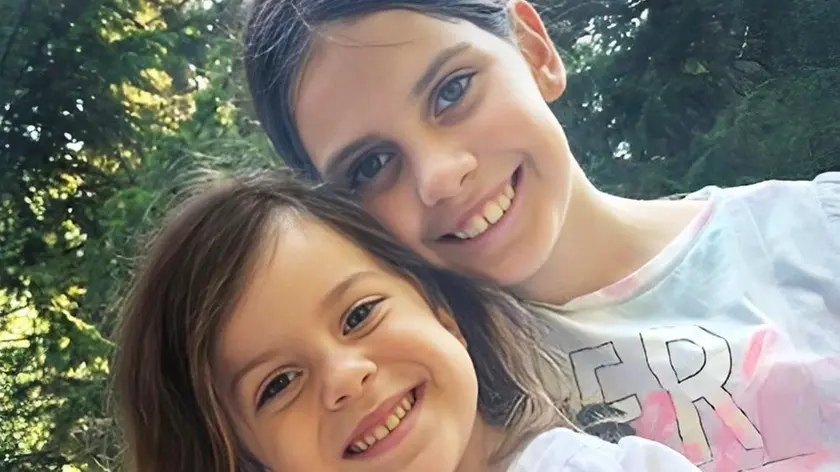 Le sorelline Noemi e Desirèe saranno insieme anche per il funerale