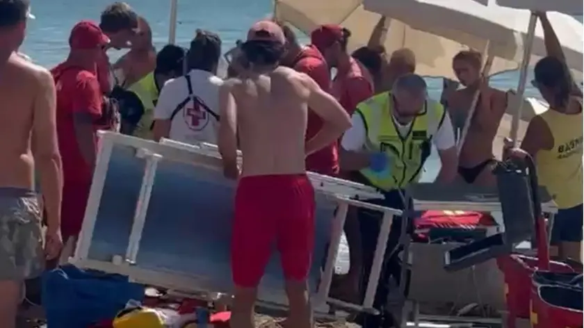 I soccorsi in spiaggia a Caorle