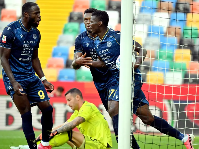 Bayo dopo la rete del momentaneo 1-1. Foto Petrussi