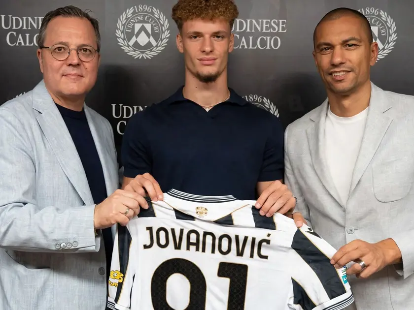 Presentati i nuovi acquisti bianconeri: il giovane attaccante e il portiere Mrozek pronti a conquistare il Friuli dopo l'esordio col Venezia