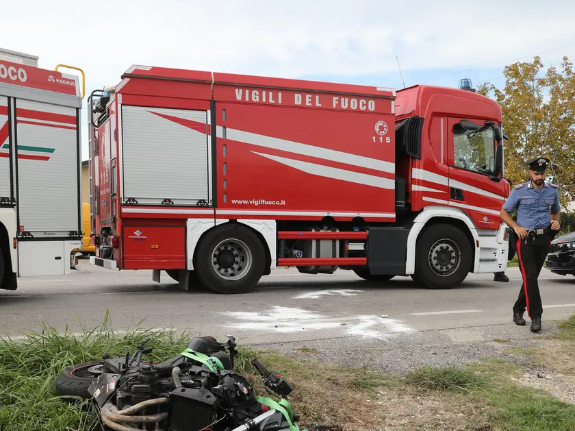 La moto sulla quale viaggiava Marco Azzano, motociclista vittima dell'incidente stradale: aveva 47 anni