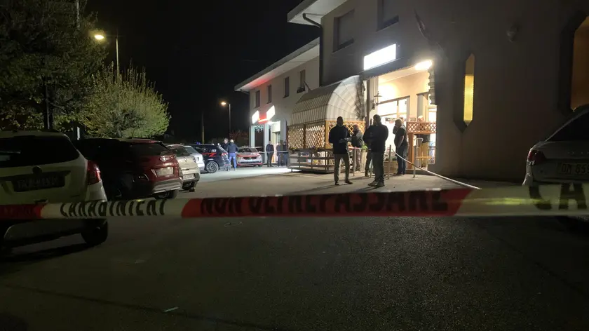 L’esterno del bar dove è avvenuto l’omicidio a Fontanafredda