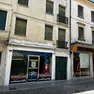 Alcune delle vetrine vuote in corso Garibaldi
