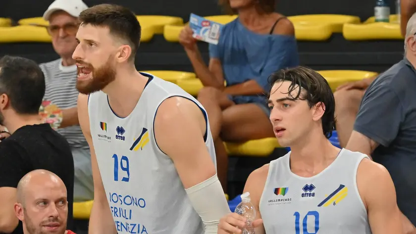 Capitan Berti incita i suoi con Vecchiola (foto Petrussi)