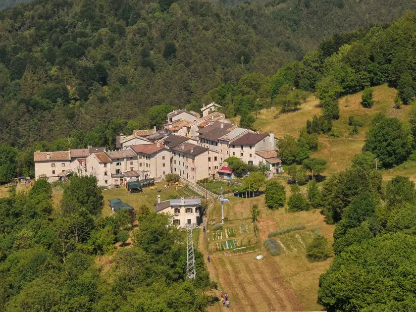 Il borgo di Stavoli visto dall'alto (Foto Petrussi)