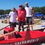 I tre soccorritori: Andrea ed Ezio Ferin, in mezzo il bagnino Denis Poropat