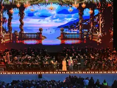 Andrea Bocelli durante l’esibizione alla caserma Goi-Pantanali di Gemona il 7 maggio scorso