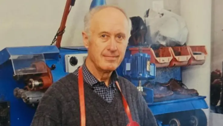 Corrado Pittolo nella sua bottega