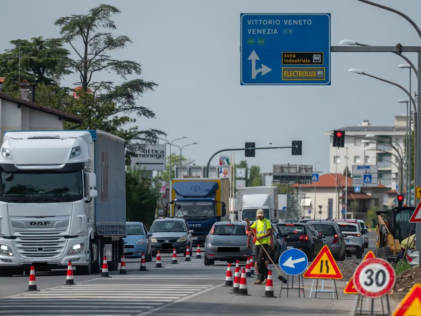 Il traffico sulla Pontebbana (Foto Petrussi / Marco Brisotto)