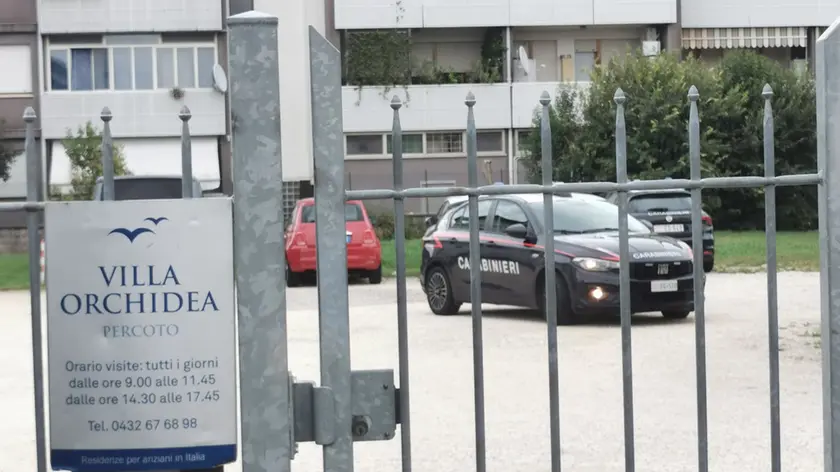 I carabinieri nella casa di riposo a Pavia di Udine. Foto Petrussi