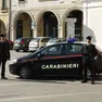 Una pattuglia dei carabinieri in piazza del Popolo a Sacile