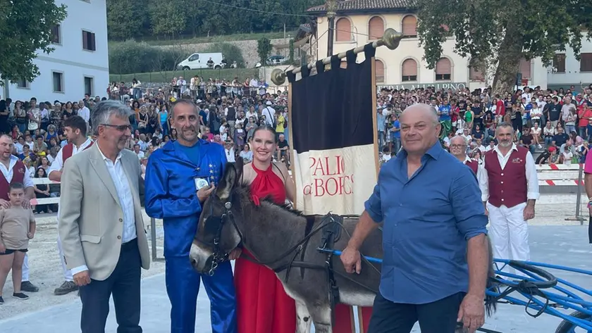 Borgo Paludo con l’asinella Luna vince il Palio
