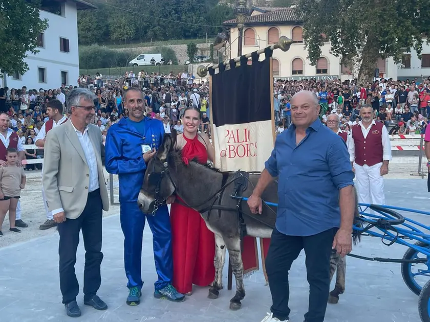 Borgo Paludo con l’asinella Luna vince il Palio