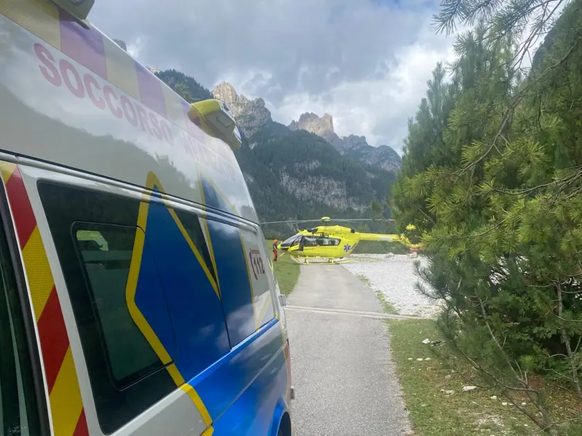 Un'immagine dell'intervento del soccorso alpino