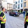 Gli steward all’opera durante il periodo estivo, e in particolare nel loro primo giorno di attività / Foto Petrussi