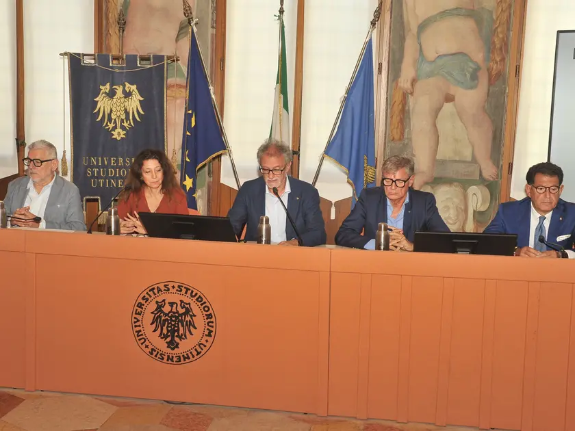 La presentazione di Collega-menti con al centro il rettore Montanari / Foto Petrussi