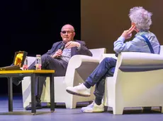 Salman Rushdie insieme a Federico Rampini (foto Cozzarin)