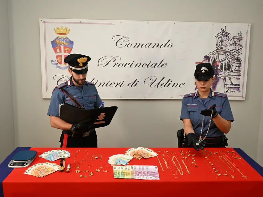 I carabinieri con la refurtiva