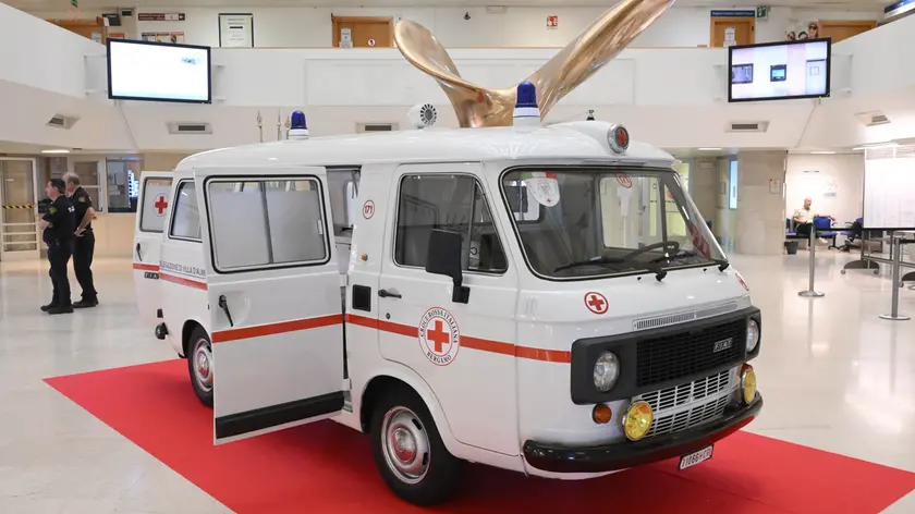 L'inaugurazione della mostra in ospedale (Petrussi)