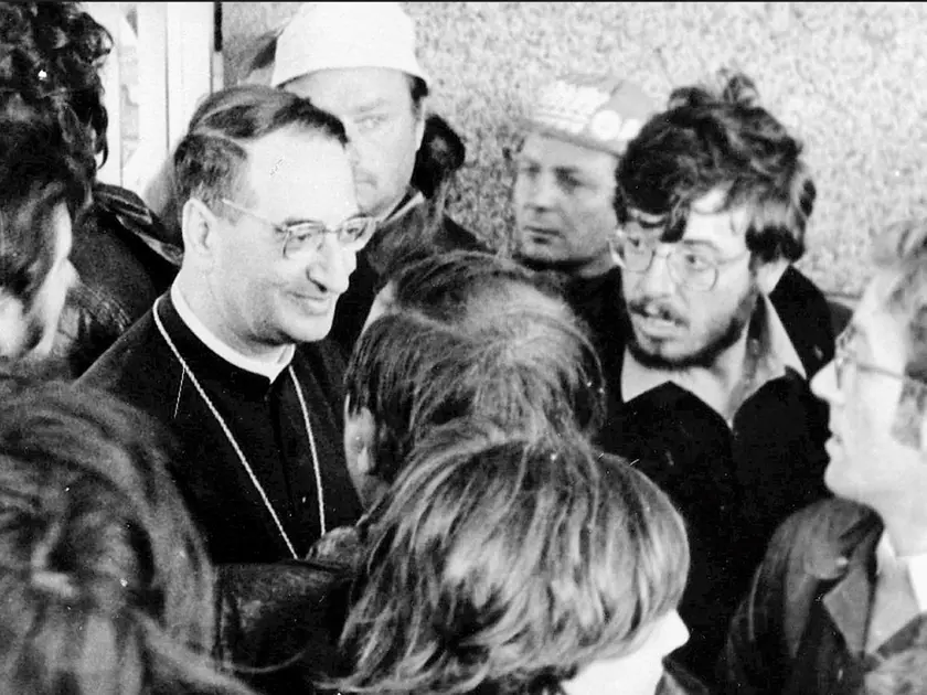 Monsignor Battisti tra i terremotati