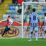 Il numero 27 Kabasele insegue inutilmente Maldini intento a segnare il go dopo la “dormita” bianconera