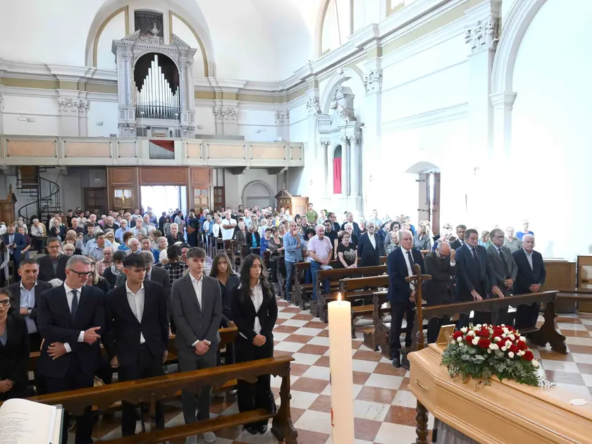 La chiesa di Mortegliano gremita per l’ultimo saluto a Franca Busatto (foto Petrussi)