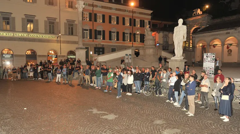 La manifestazione statica organizzata in piazza Liberta da Eddie Speranza / Foto Petrussi