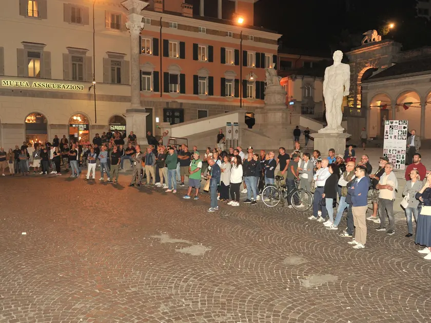 La manifestazione statica organizzata in piazza Liberta da Eddie Speranza / Foto Petrussi