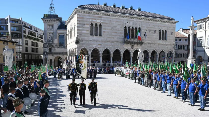 https://images.messaggeroveneto.it/view/acePublic/alias/contentid/1u2ile8c5zzqe05q66c/0/copia-di-udine-27-settembre-2026-raduno-alpini-e-sfilata-foto-petrussi.webp?f=16%3A9&amp;w=840