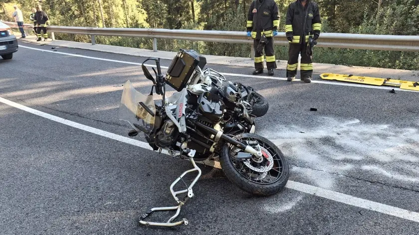 La moto coinvolta nell'incidente mortale di Sappada