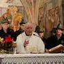Don Giovanni Tassan Toffola durante la celebrazione di una messa