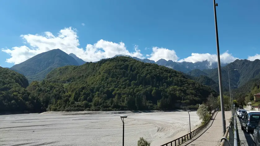 Il lago di Barcis svuotato per consentire lo sghiaiamento