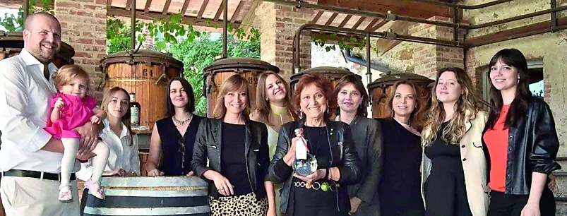 Giannola Nonino con figlie, nipoti e pronipote