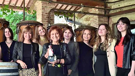 Giannola Nonino con figlie, nipoti e pronipote