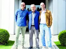 Al centro Mauro Budai, fondatore e presidente di BMeters, con i figli Nicola e Marco