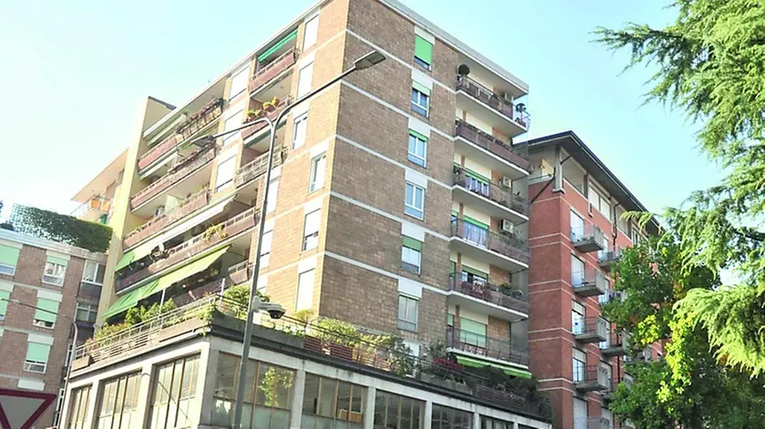 La crisi legata alla progressiva scomparsa delle attività commerciali in città e alla riduzione dei volumi d’affari per gli esercenti riguarda anche la zona di viale Ungheria e non soltanto il centro / Foto Petrussi