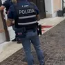 I rilievi della polizia in via della Motta (Foto Gigi Di Meo)