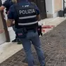 I rilievi della polizia in via della Motta (Foto Gigi Di Meo)