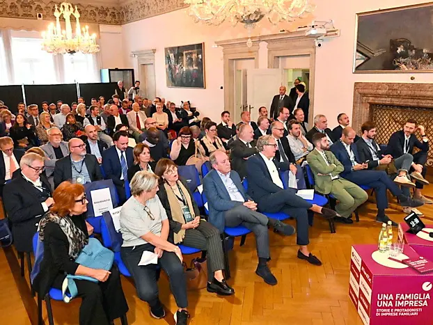 La sala piena alla Torre Santa Maria (Foto Petrussi)