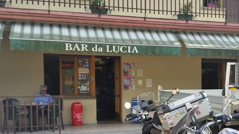 https://images.messaggeroveneto.it/view/acePublic/alias/contentid/1ue982lktxy8gjzw540/1/r8ba-image-bar-da-lucia-2022-10.webp?f=16%3A9&amp;w=840