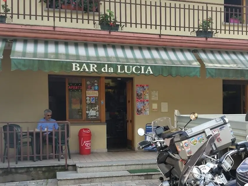 L’ingresso del “Bar da Lucia” a Campeglio di Faedis