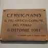 La targa fuori dal Municipio